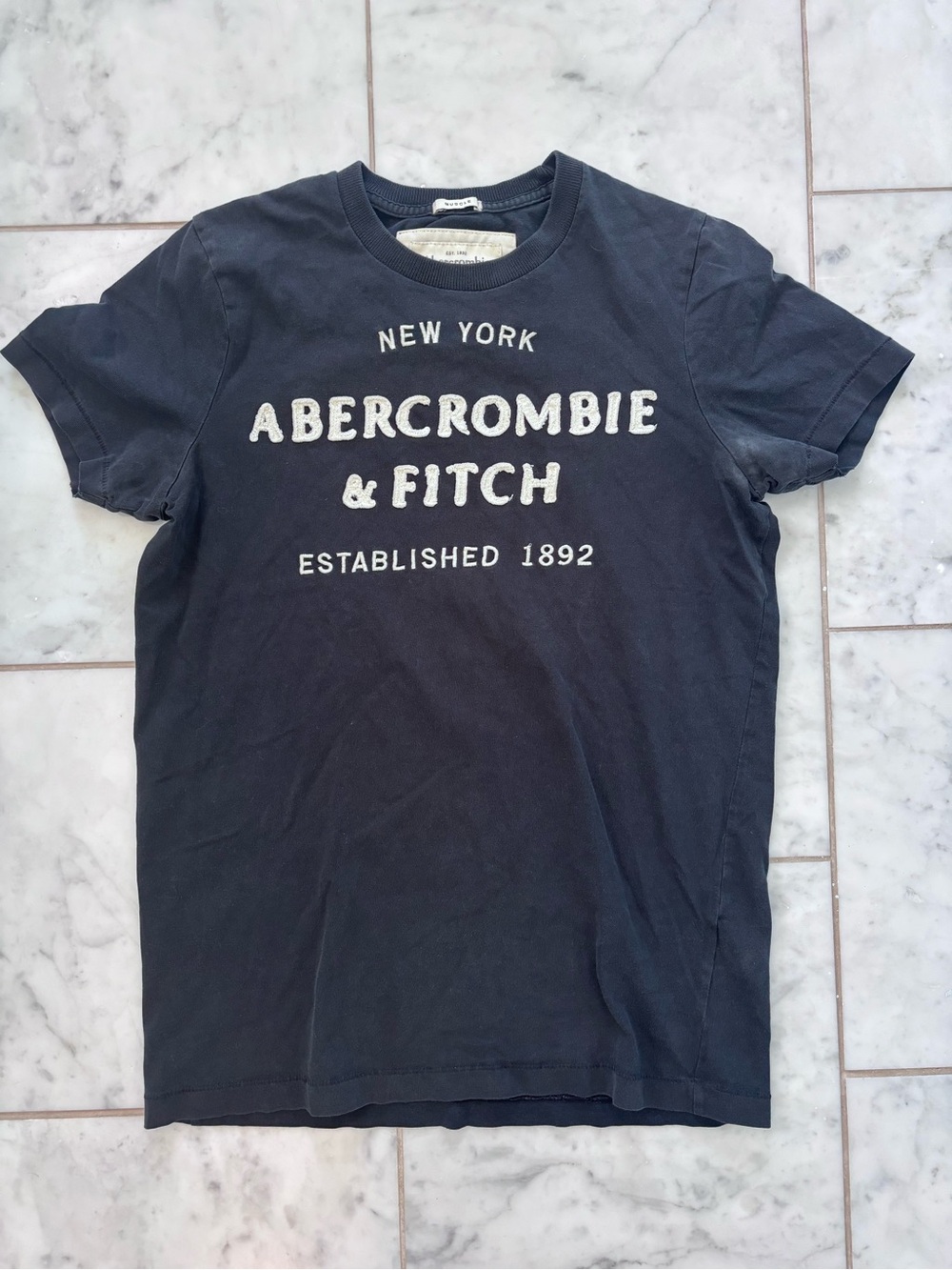 Abercrombie & Fitch Men's Navy Logo T-Shirt
